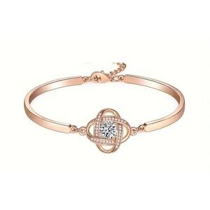Four Leaf Clover Pendant Bracelet in Rose Gold (NWOT)